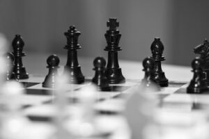 chess chess pieces strategy board game to play king tactics black-and-white monochrome hd wallpaper desktop backgrounds