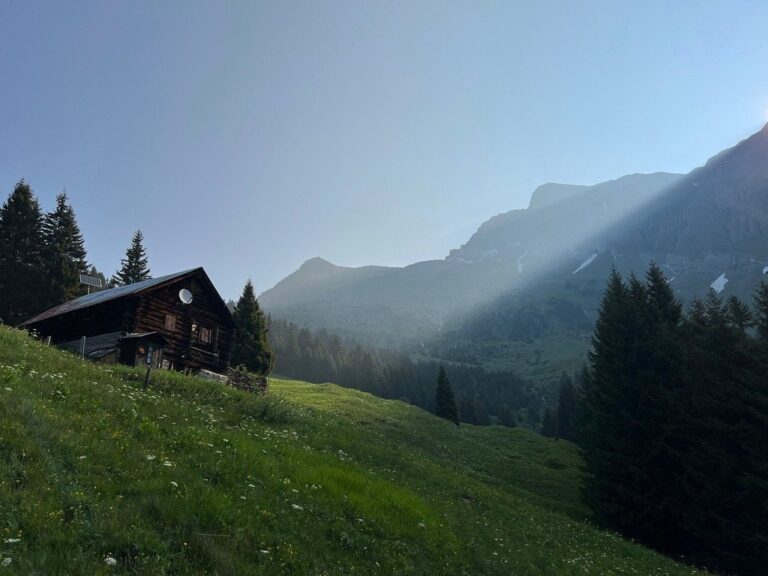 red gana top bareta lace alpine route alps walk sky tops excursions hiking mountains nature clouds landscape panorama routes trails trekking summit peaks view alpine traces