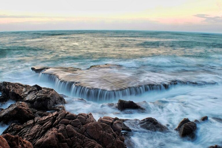 sea wave stone exposure waterfall peace of mind dawn rapids crashing waves tran thang nhat nature 5 plus english