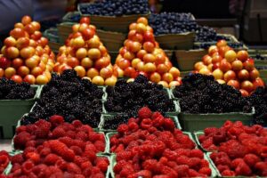 fruits food market market stall raspberries black berries berries healthy vitamin nutrition fresh produce organic vegan fruits market market market market market vegan