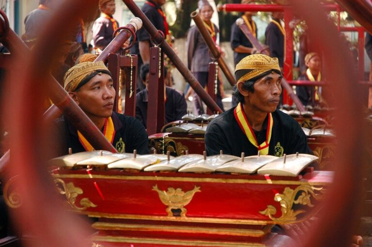gamelan tradition culture traditional java indonesia surakarta ethnicity kingdom music gamelan indonesia indonesia indonesia indonesia indonesia