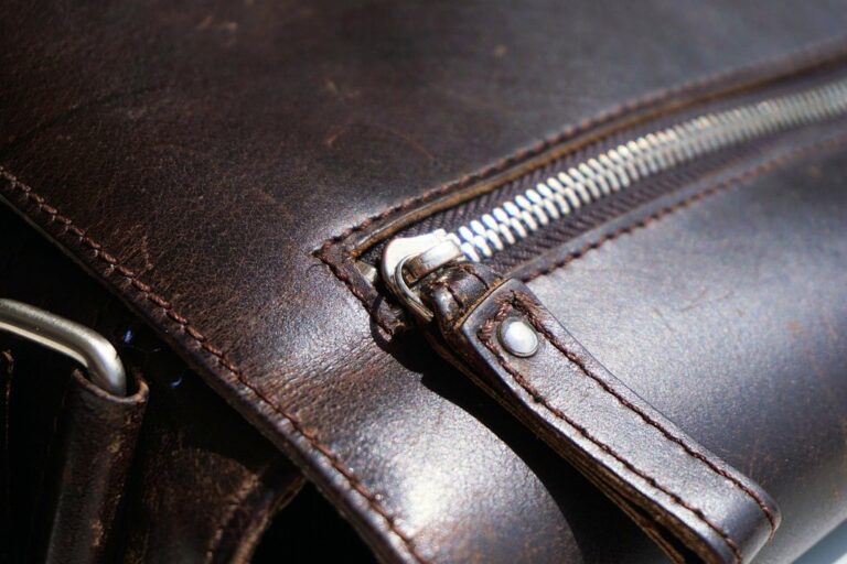 zipper pocket leather leather bag briefcase closure shut down leather leather leather leather leather bag briefcase briefcase briefcase briefcase briefcase
